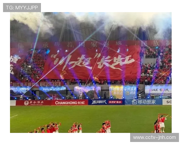 球迷南看台挂横幅致敬德罗西：这里永远是你的家